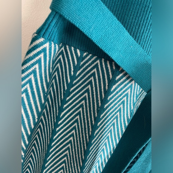 Gorgeous knit dress; only worn once - Picture 3 of 3